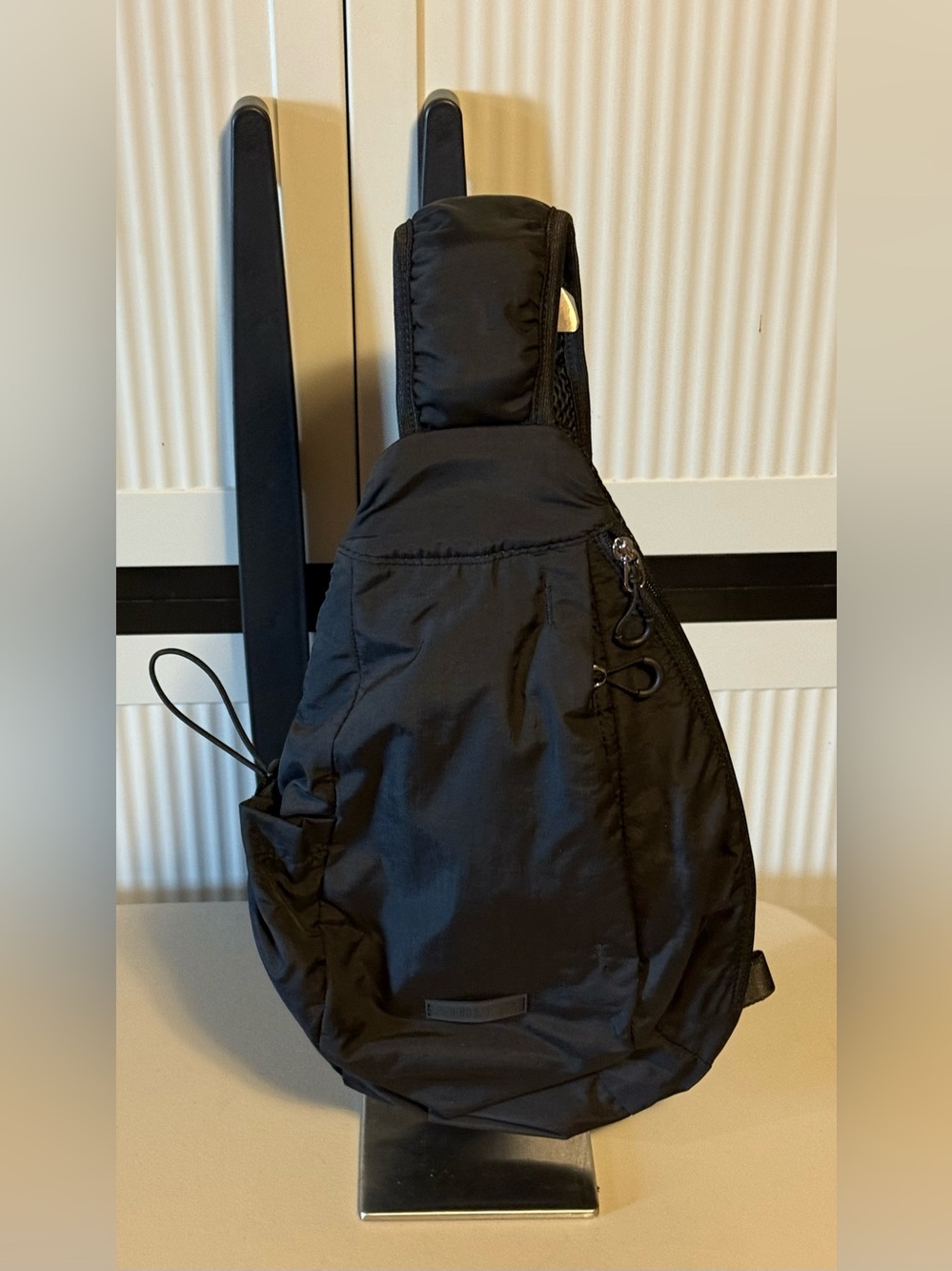 Athleta Crest Black Sling Bag Great for Everyday Use Lightweight/Durable NWOT